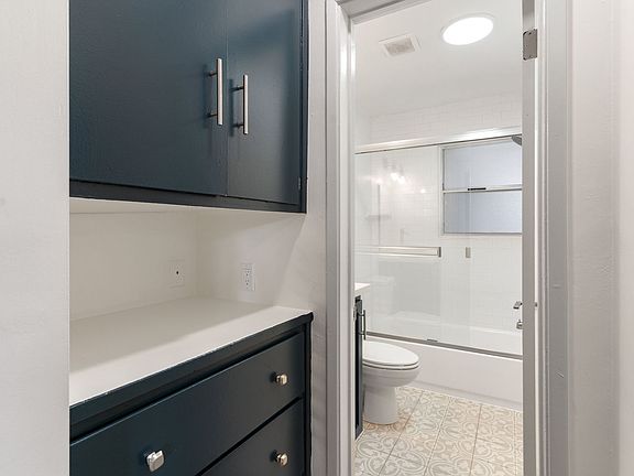 3rd image of 936 Cedar Ave APT 1