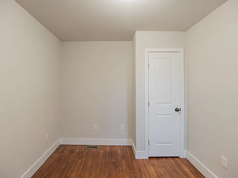 1227 S Peach St — Photo 8