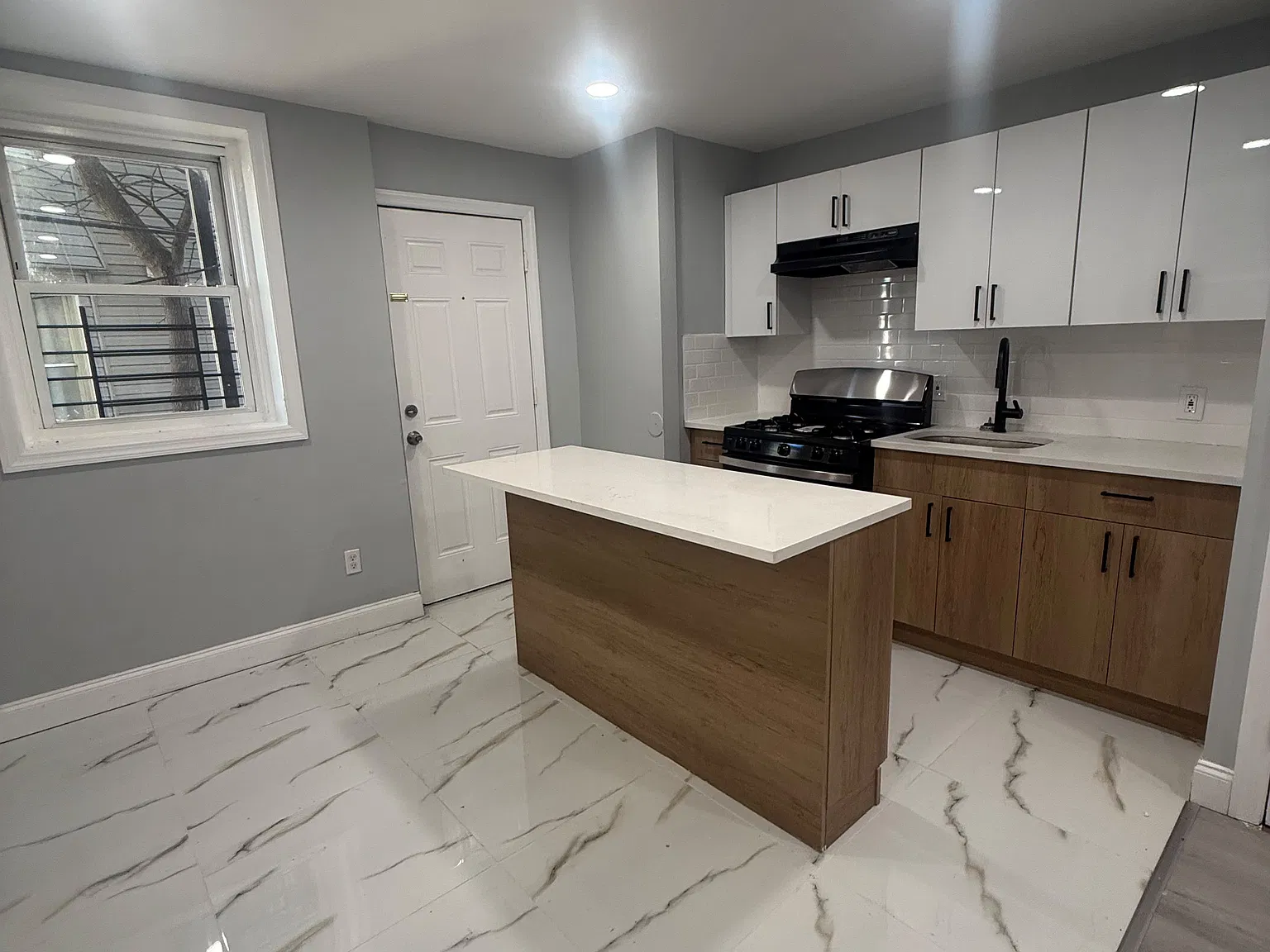 4 bed, 1.5 bath, $2,350 — Photo 1
