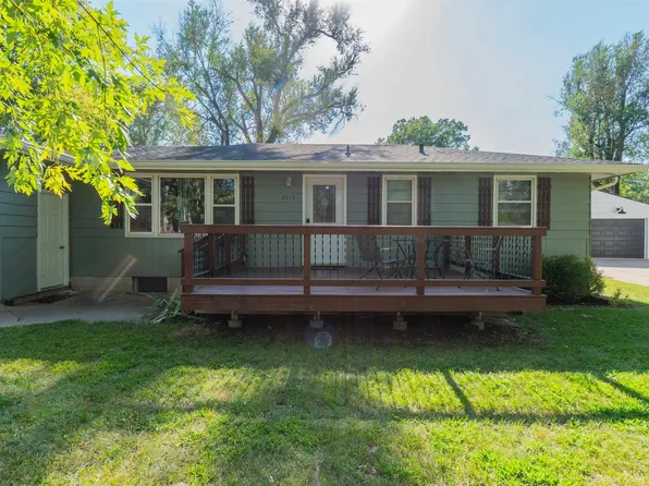 2513 Church Cir, Manhattan, KS 66502
