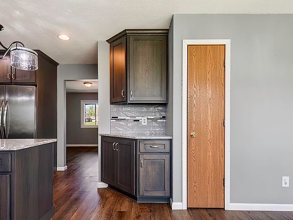 4th image of 1003 Woodcreek Dr