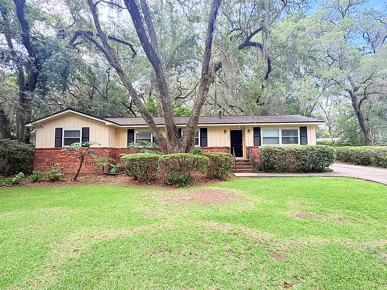 1504 Sunset Ln — Photo 4