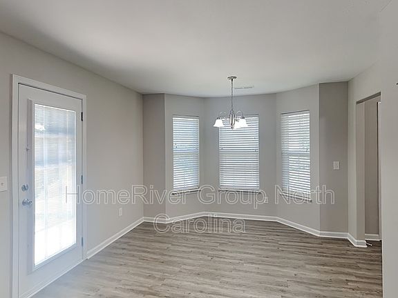 4th image of 4395 Bastille Dr