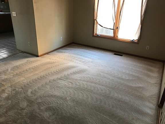 3rd image of 6143 Oakwood Dr