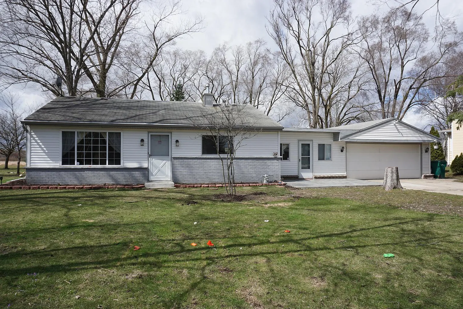 37314 N Shirley Dr photo 1