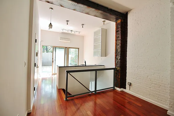 Rented by Julianna Realty Corp | media 8