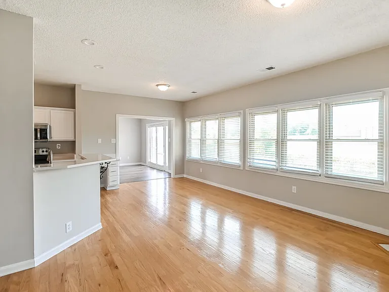 4463 Whispering Bend Dr — Photo 8