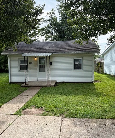 227 N Ross St — Photo 1