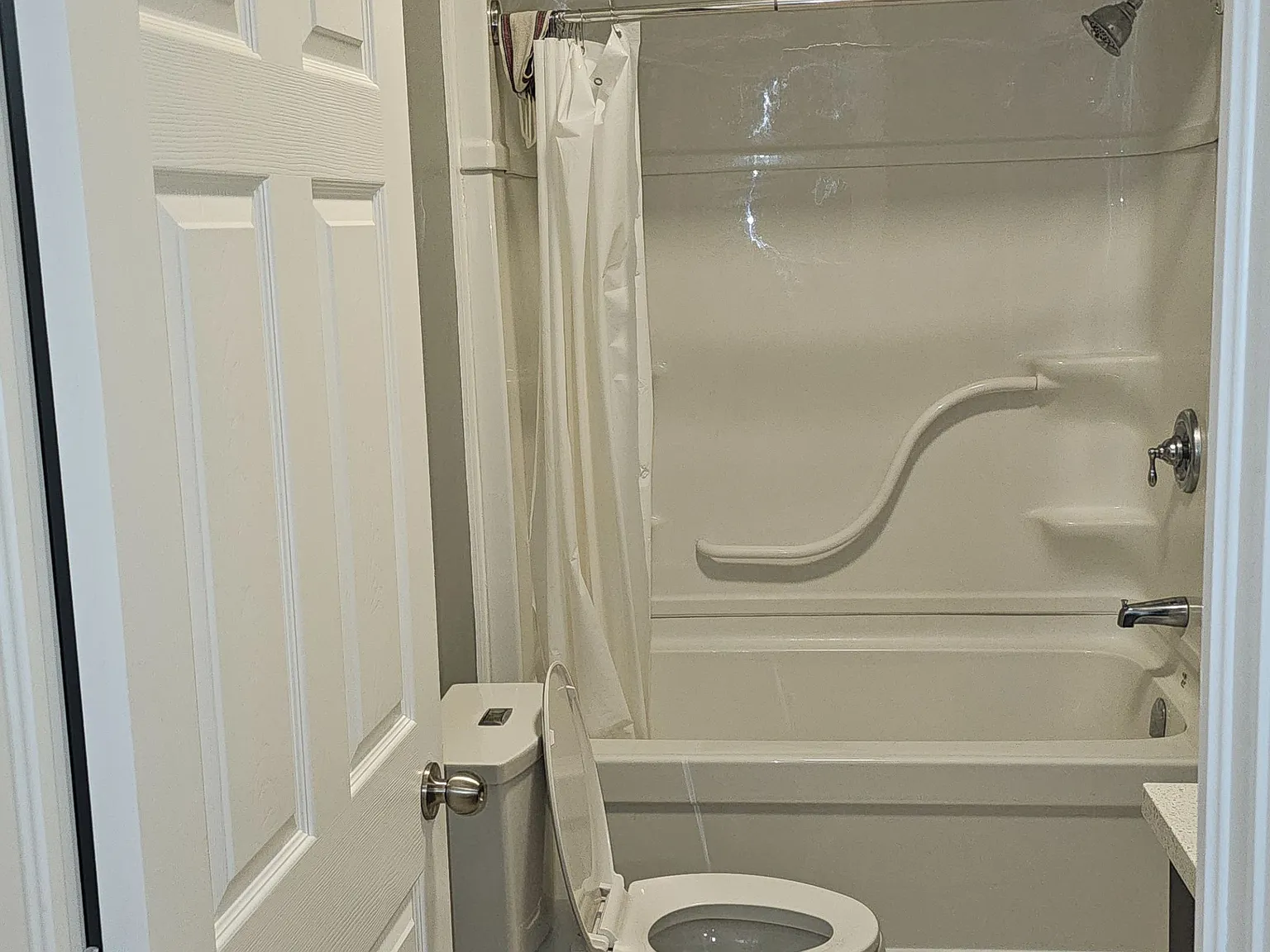 1 bed, $1,849 — Photo 4