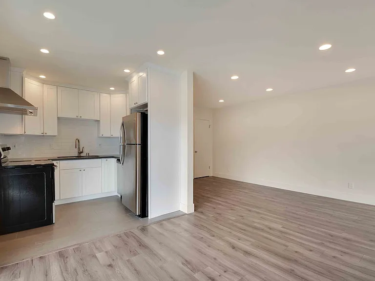 1140 E22nd Street — Photo 3