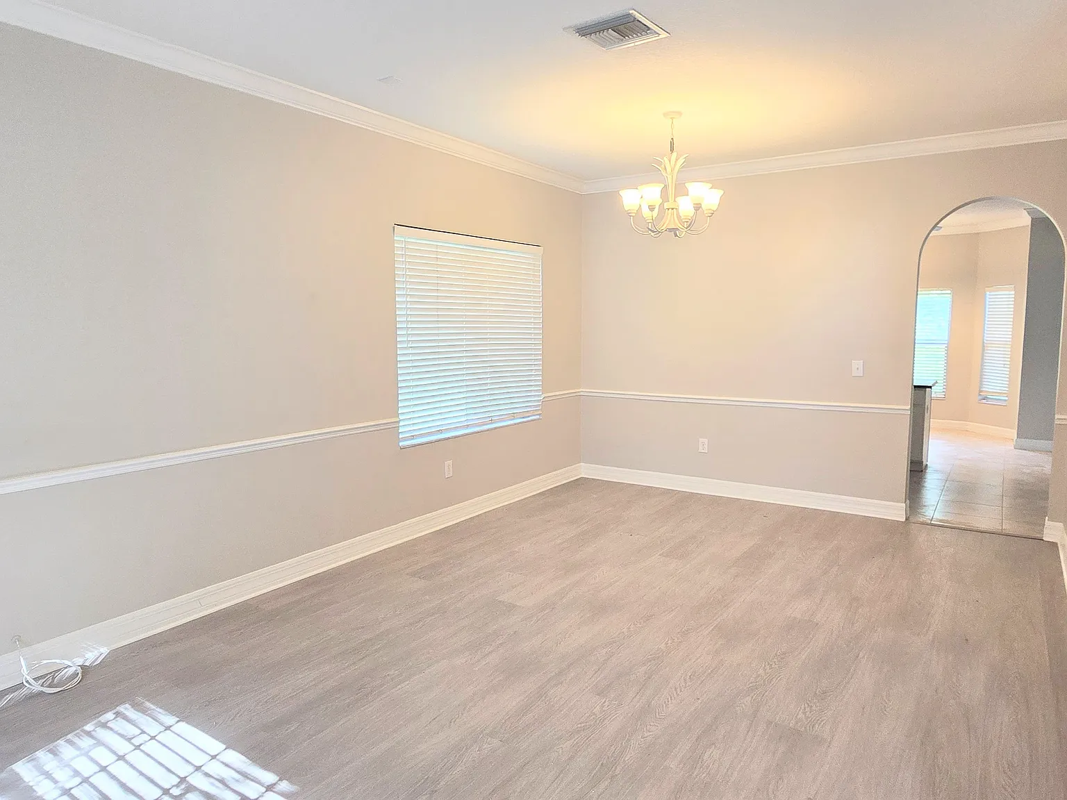 6 bed, 3500 sqft, $3,500 — Photo 4