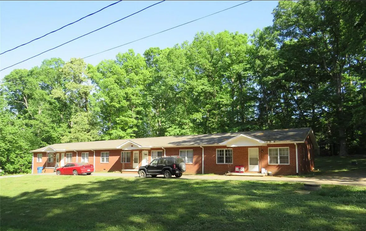 2 bed, 850 sqft, $975 — Photo 1