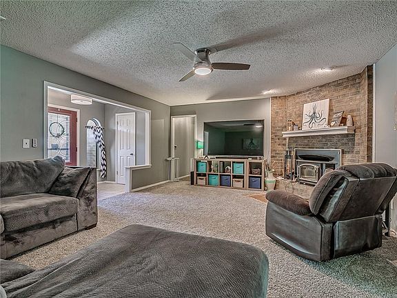 5th image of 812 Victoria Dr