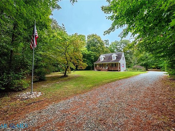 2nd image of 1636 Edgehill Rd