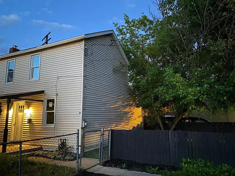 145 E Main St — Photo 9