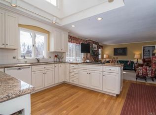 61 Hollydale Rd, Fairfield, CT 06824