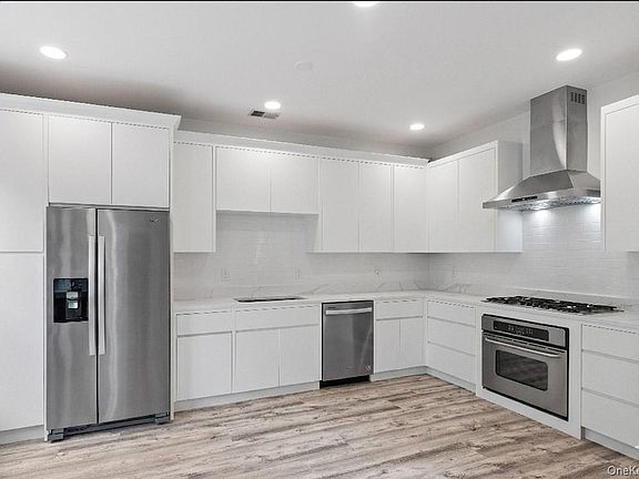 3rd image of 132 Benefield Boulevard