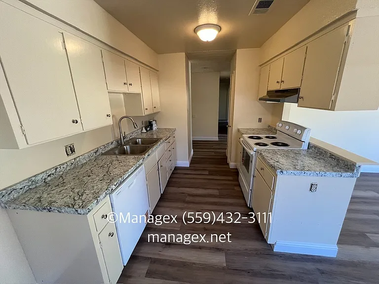 1828 W Gettysburg Ave — Photo 3