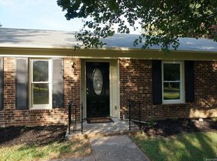 7611 Farm Gate Dr, Charlotte, NC 28215