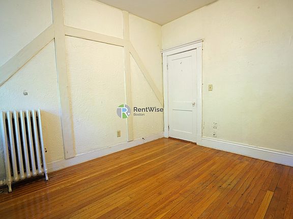 5th image of 159 Kelton St #15U