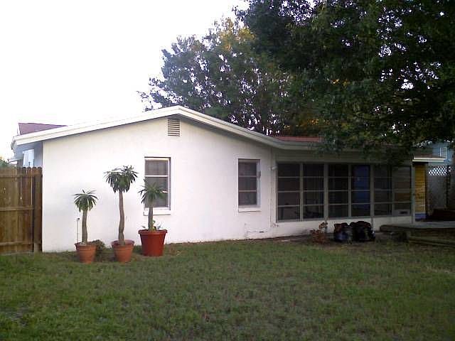 2nd image of 1572 S Lake Ave