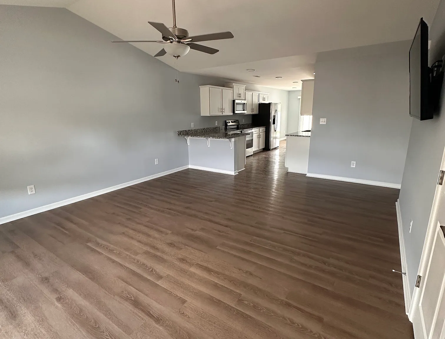 3 bed, 1266 sqft, $1,950 — Photo 3