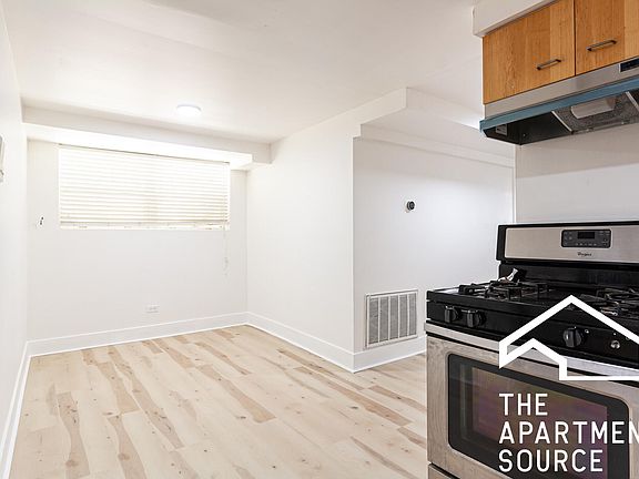 2nd image of 2031 W Superior St #G