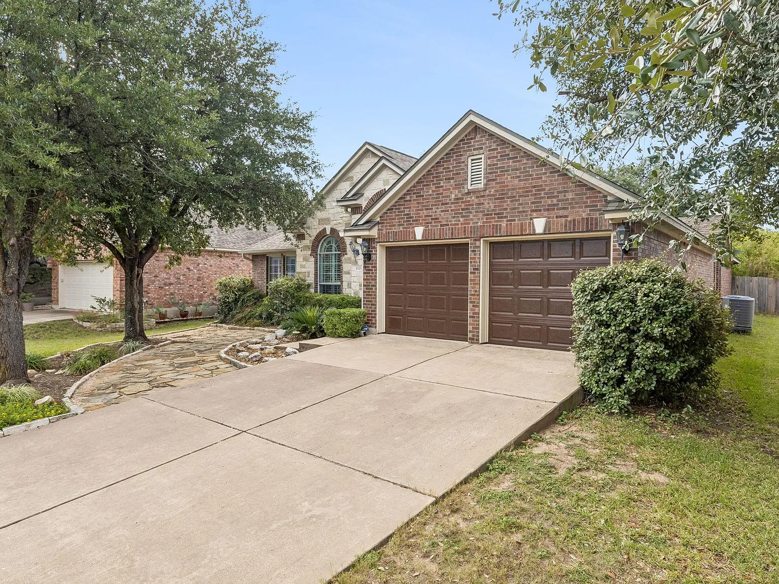 3 bed, 2.5 bath, 2532 sqft, $2,700 — Photo 2