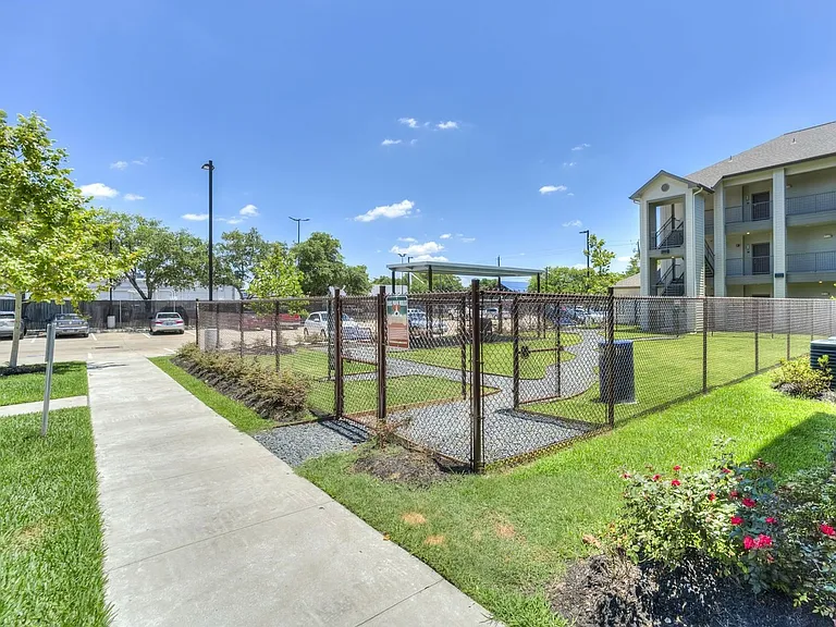 Oaks at Wayside Apartments — Photo 9