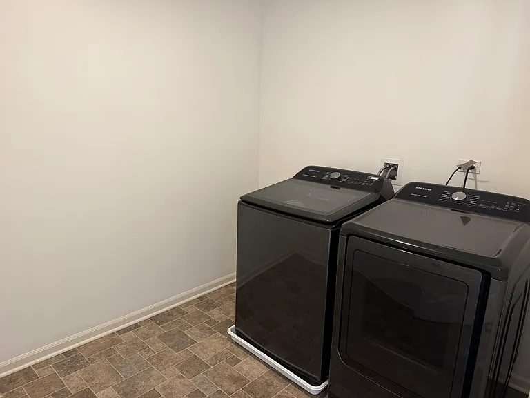 345 Hemlock Ln — Photo 14