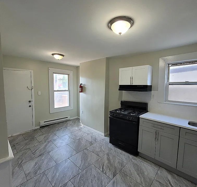 1st image of 556 E 18th St #6C