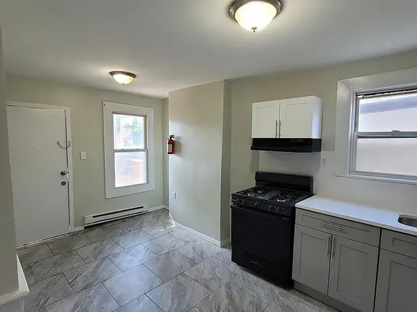 556 E 18th St, Paterson, NJ