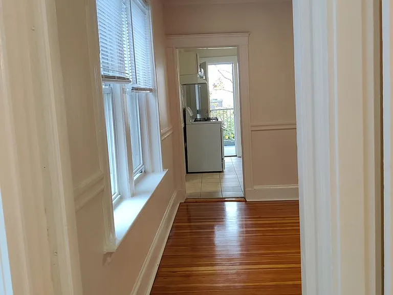8 Barrows St #1E — Photo 16