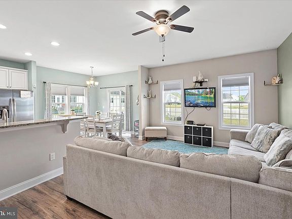 4th image of 15160 Coultlands Reach