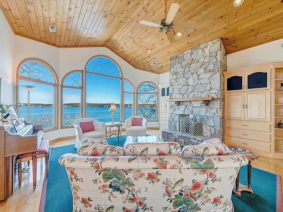4th image of 366 Pelican Dr