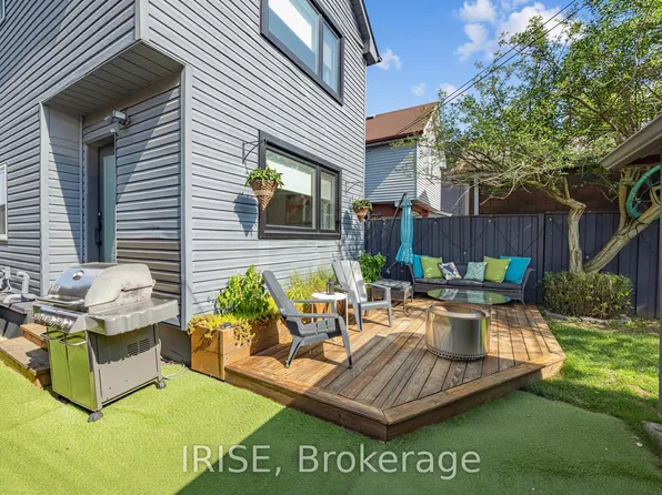 2 Beechwood Ave, Toronto, ON M6N 4T1