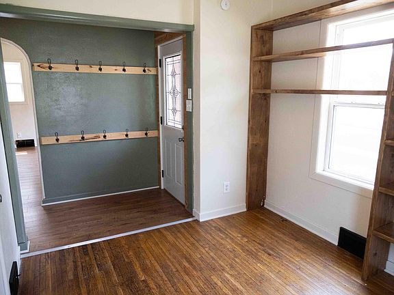 5th image of 402 S Carpenter St