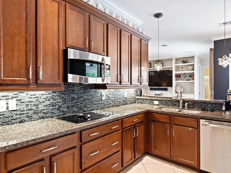 8152 Butler Greenwood Dr — Photo 11