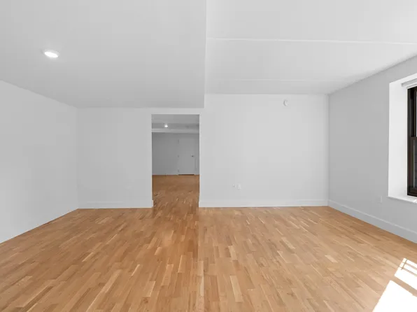 310 Clarkson Avenue image 14 of 26