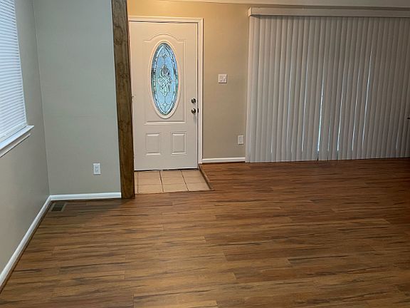 3rd image of 35701 Strathcona St
