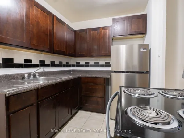 4 Hill Heights Rd #406, Toronto, ON M8Y 1Z1