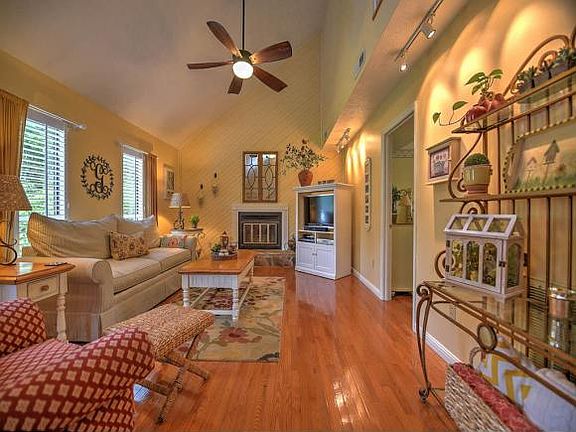 3rd image of 3702 Deepwood Dr