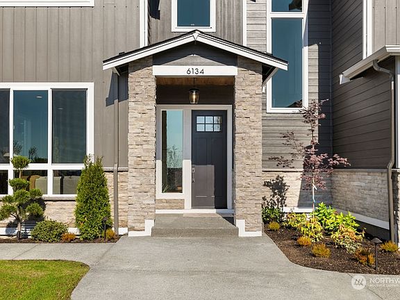 4th image of 6139 42nd Street NE
