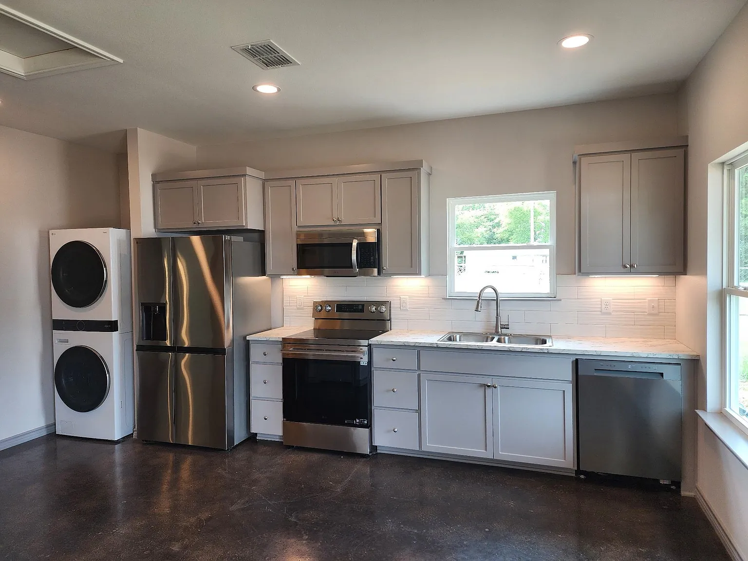 2 bed, 1.0 bath, 815 sqft, $1,250 — Photo 3