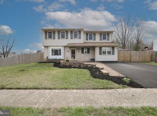 1617 Point Dr, Bensalem, PA 19020