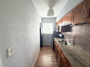 620 84th St APT 25, Miami Beach, FL 33141