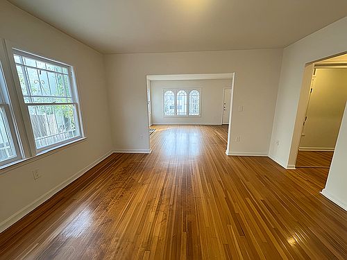 3rd image of 5049 Franklin Ave