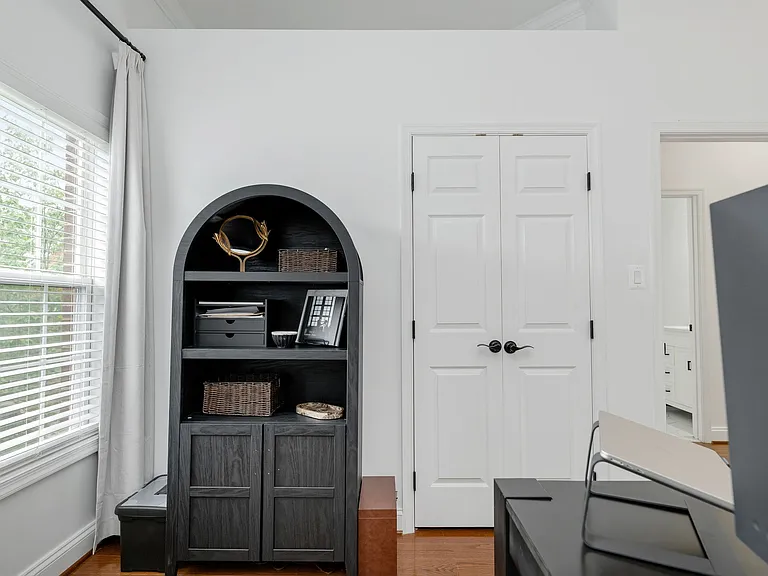 413 Clayton Ln — Photo 33
