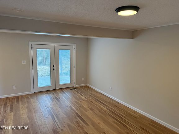 3rd image of 106 Hardwick Pl