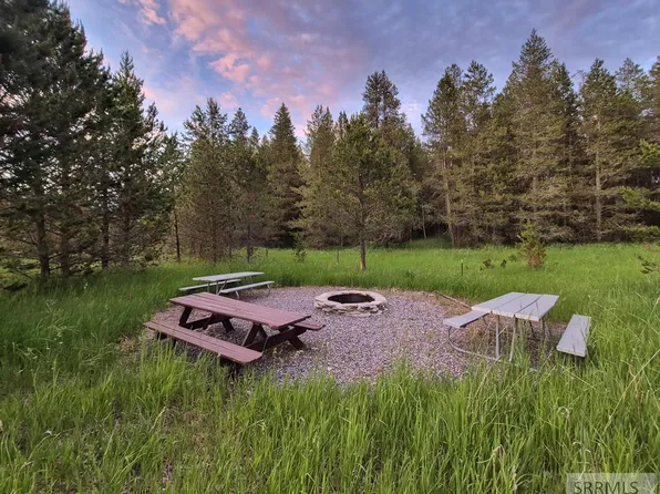 4449 Grey Owl Dr, Ashton, ID 83420